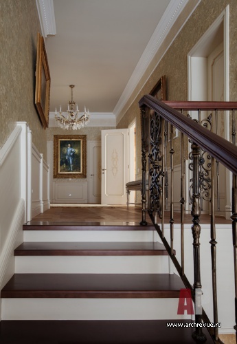 Фото интерьера лестницы дома в стиле Прованс Фото интерьера лестничного холла дома в стиле Прованс