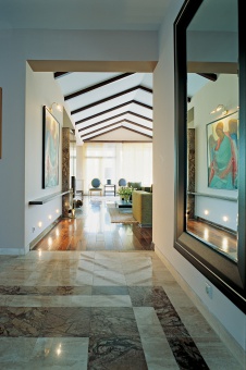 Фото интерьера входной зоны дома в современном стиле