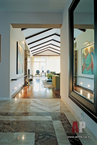 Фото интерьера входной зоны дома в современном стиле