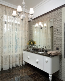 Фото интерьера санузла квартиры в стиле неоклассика