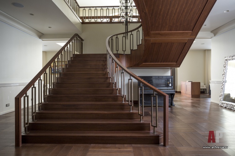 Фото интерьера лестничного холла дома в американском стиле