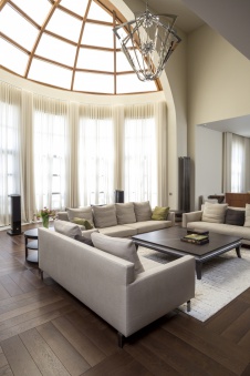 Фото интерьера гостиной дома в современном стиле