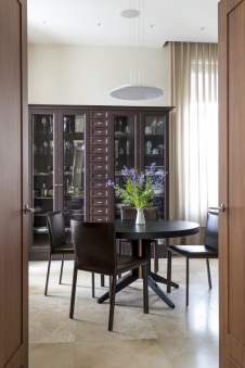 Фото интерьера кухни дома в современном стиле