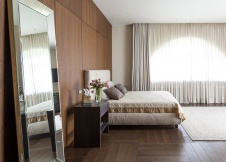 Фото интерьера спальни дома в современном стиле