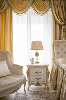 Фото интерьера спальни квартиры в стиле неоклассика