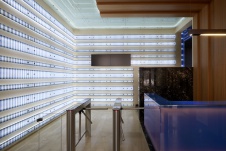 Фото интерьера входной зоны офиса в современном стиле