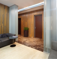 Фото интерьера приемной офиса в современном стиле