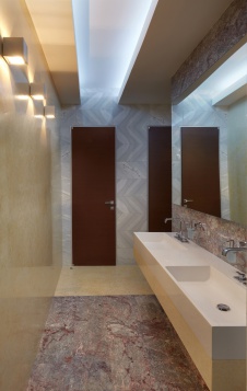 Фото интерьера санузла офиса в современном стиле