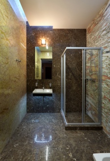 Фото интерьера санузла офиса в современном стиле