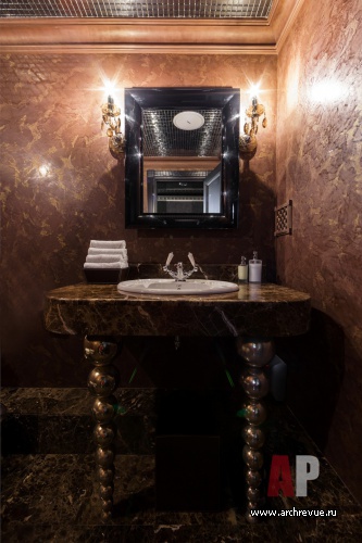 Фото интерьера санузла ресторана в стиле неоклассика