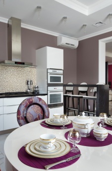 Фото интерьера кухни небольшого дома в стиле фьюжн