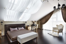 Фото интерьера спальни небольшого дома в стиле фьюжн