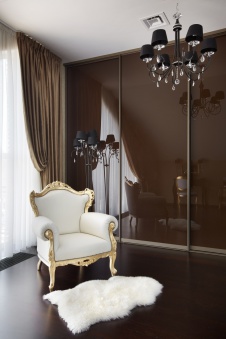 Фото интерьера спальни небольшого дома в стиле фьюжн