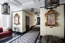 Фото интерьера холла дома в классическом стиле