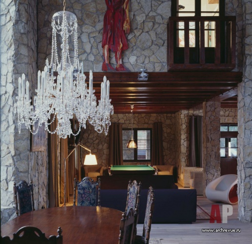 Фото интерьера столовой зоны гостевого дома в нормандском стиле