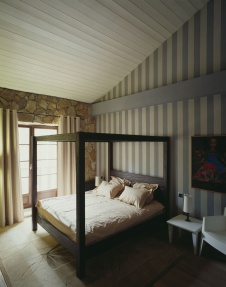 Фото интерьера спальни гостевого дома в нормандском стиле