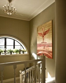 Фото интерьера лестничного холла ресторана