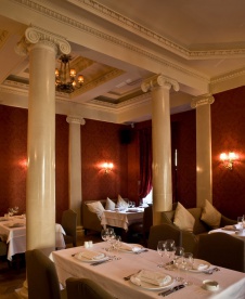 Фото интерьера зала ресторана