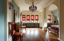 Фото интерьера спальни трехэтажного дома в стиле фьюжн