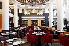 Фото интерьера зала ресторана в стиле китч