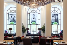 Фото интерьера зала ресторана в стиле китч