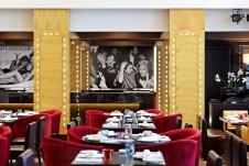 Фото интерьера бара ресторана в стиле китч