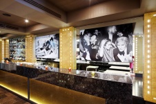 Фото интерьера бара ресторана в стиле китч