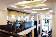 Фото интерьера балкона ресторана в стиле китч