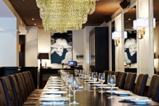 Фото интерьера балкона ресторана в стиле китч