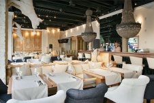 Фото интерьера зала ресторана в стиле эклектика