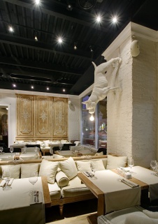 Фото интерьера зала ресторана в стиле эклектика