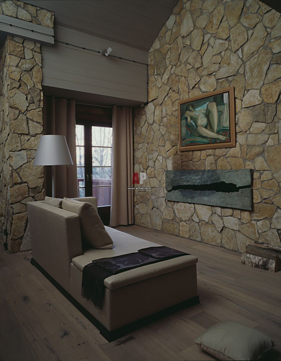 Stone room. Отделочный камень в интерьере. Отделка комнаты камнем. Интерьер натуральный с камином. Декоративный камень в гостиной.