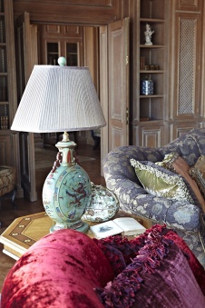 Фото интерьера гостиной пентхауса в классике 