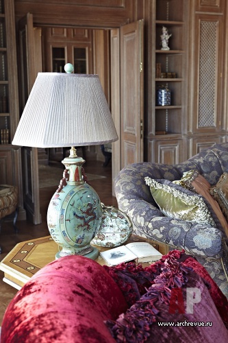 Фото интерьера гостиной пентхауса в классике 