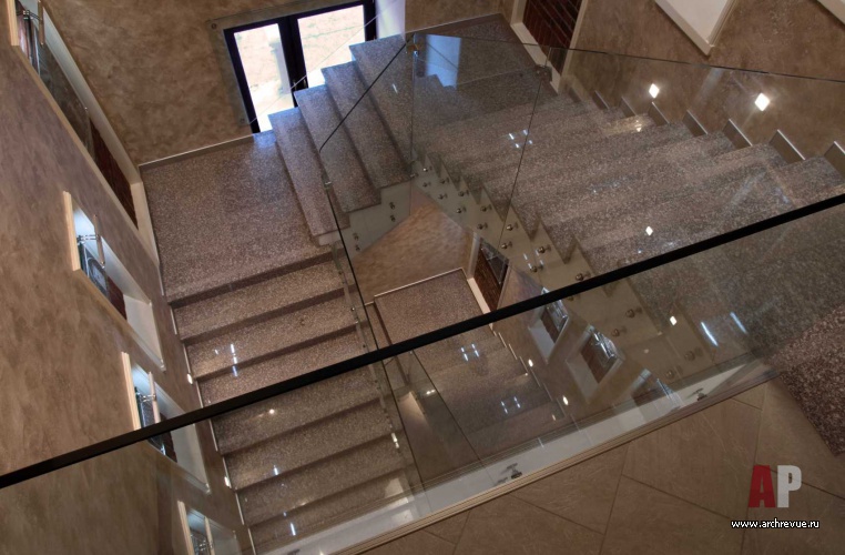Фото лестницы офиса в классическом стиле