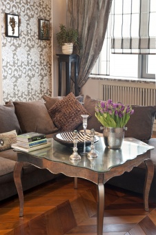 Фото интерьера гостиной квартиры в стиле неоклассика