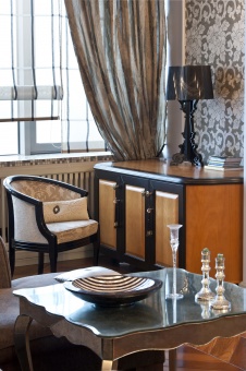 Фото интерьера гостиной квартиры в стиле неоклассика