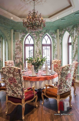 Фото интерьера зала ресторана в дворцовом стиле