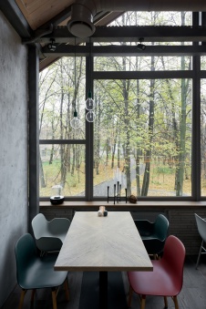 Фото интерьера зала ресторана в скандинавском стиле