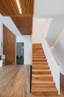 Фото интерьера входной зоны дома в стиле минимализм