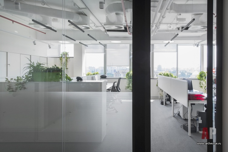 Фото интерьера рабочей зоны офиса в стиле минимализм