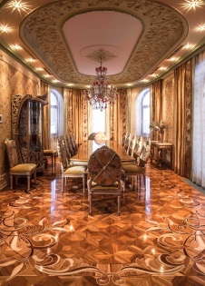 Фото интерьера столовой дома в дворцовом стиле