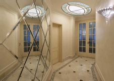 Фото интерьера входной зоны квартиры в стиле неоклассика