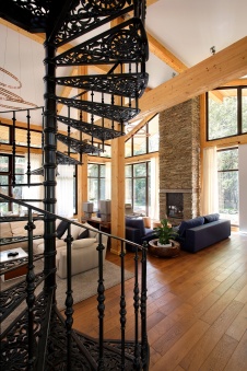 Фото интерьера лестницы дома в эко-стиле