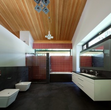 Фото интерьера санузла дома в эко-стиле Фото интерьера ванной дома в эко-стиле