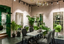 Фото интерьера парикмахерского зала салона красоты в стиле фьюжн