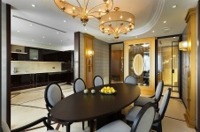 Фото интерьера столовой пентхауса в стиле ар-деко