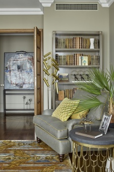 Фото интерьера гостиной квартиры в стиле неоклассика