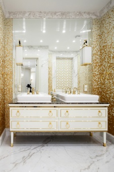 Фото интерьера санузла квартиры в стиле неоклассика