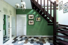 Фото интерьера входной зоны дома в стиле Прованс Фото интерьера лестничного холла дома в стиле Прованс